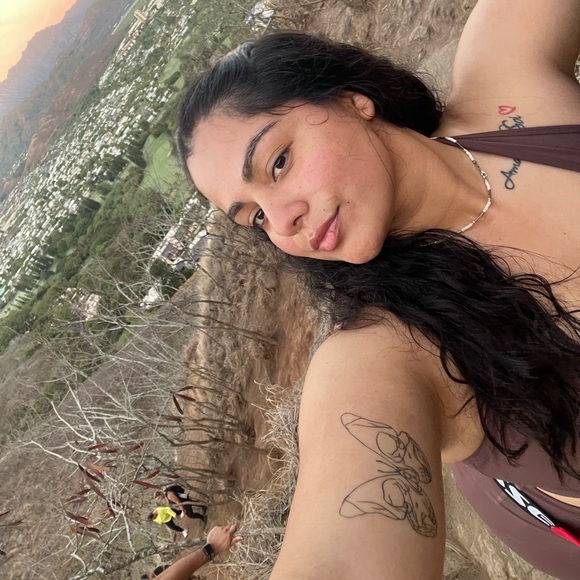 Meet your Posher, CeCe - Picture 2 of 4